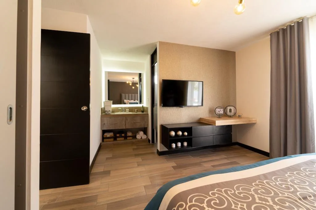 Dormitorio principal de una casa de Condado San Jacinto